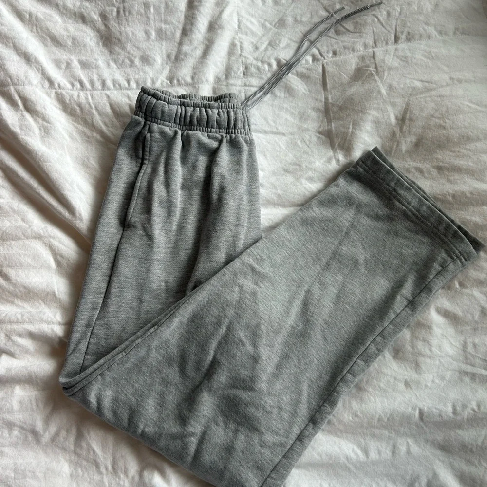 ALO gray sweatpants - Picture 3 of 4